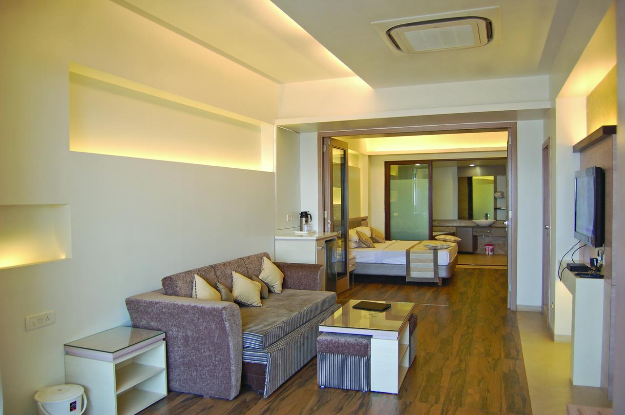 Hotel Miramar Daman Buitenkant foto